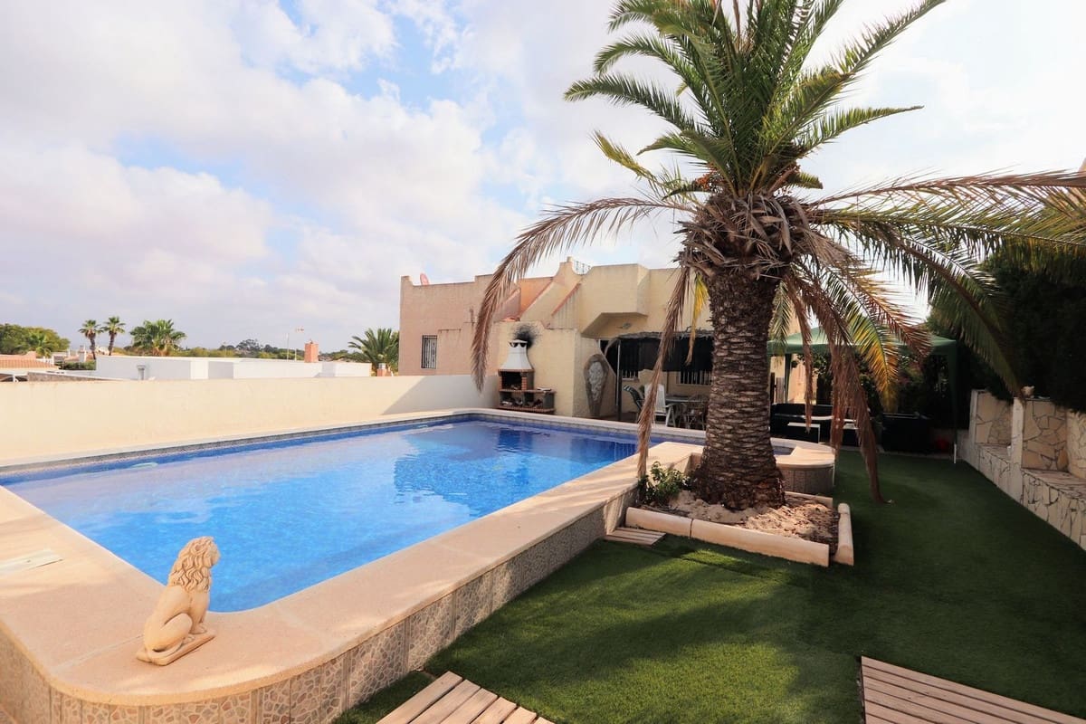 2 bedroom Villa for sale in Los Balcones with pool garage - € 282,000 (Ref: 8864998)