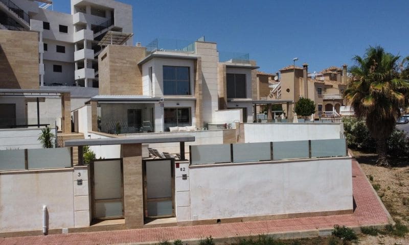 4 sypialnia Willa na sprzedaż w Orihuela Costa z basenem - 499 995 € (Ref: 8871475)