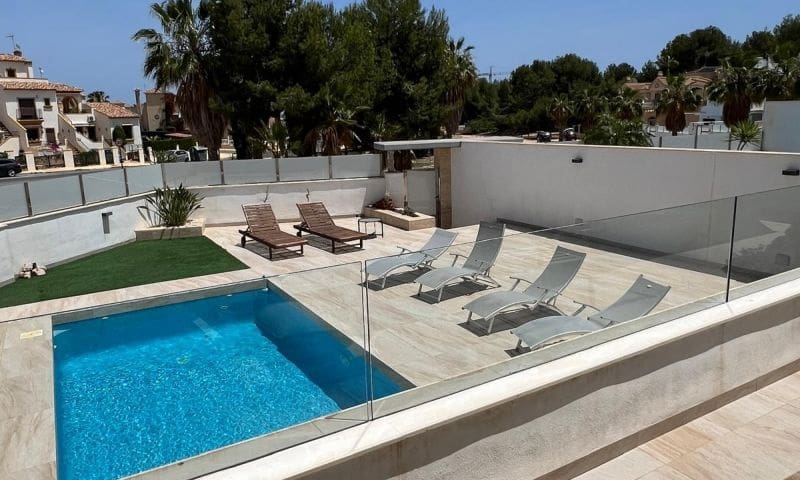 4 sypialnia Willa na sprzedaż w Orihuela Costa z basenem - 499 995 € (Ref: 8871475)