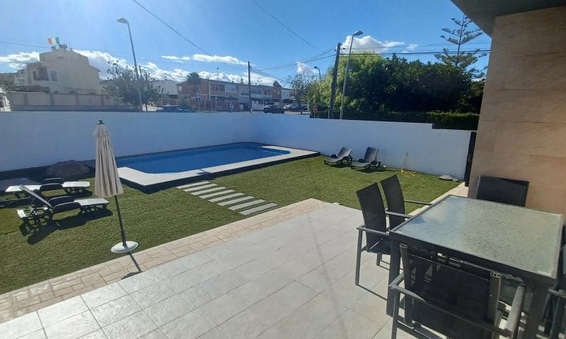 3 bedroom Villa for sale in Torrevieja with pool - € 380,000 (Ref: 8871512)