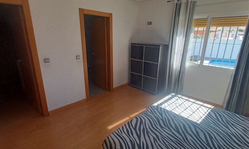 3 bedroom Villa for sale in Torrevieja with pool - € 380,000 (Ref: 8871512)