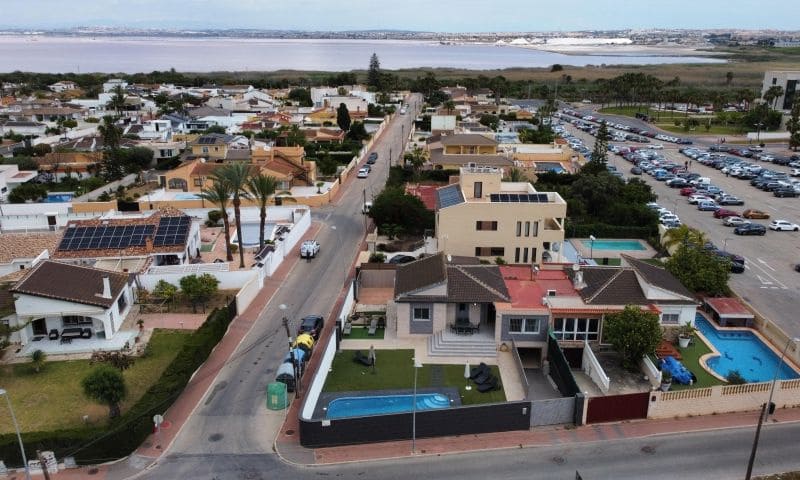 3 bedroom Villa for sale in Torrevieja with pool - € 380,000 (Ref: 8871512)