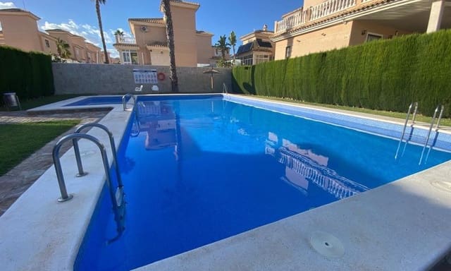 3 makuuhuone Huvila myytävänä paikassa Campoamor, Orihuela mukana uima-altaan - 324 995 € (Ref: 8871514)
