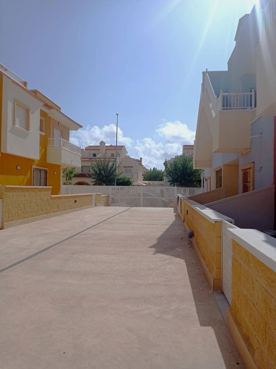 2 bedroom Townhouse for sale in Pilar de la Horadada with pool - € 225,000 (Ref: 8871559)