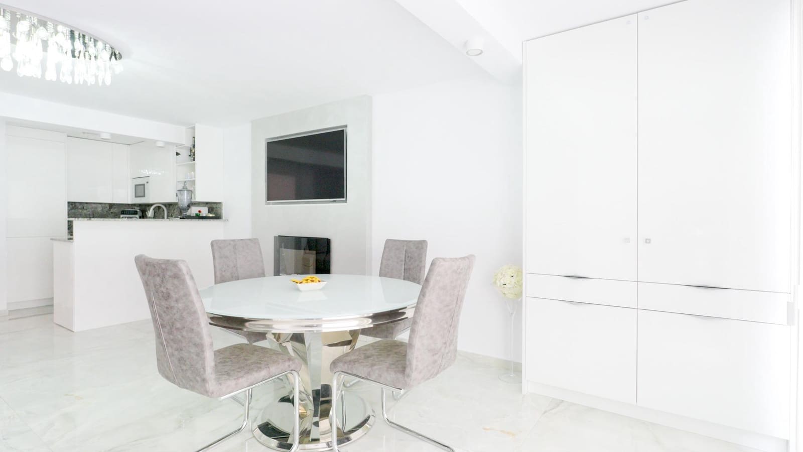 4 sypialnia Dom na sprzedaż w Torrevieja z basenem garażem - 545 000 € (Ref: 8871624)