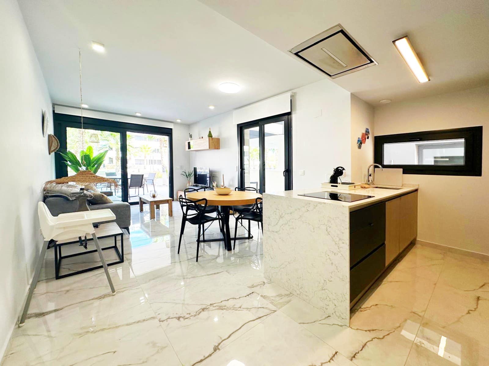 2 soverom Leilighet til salgs i Torrevieja med svømmebasseng garasje - € 279 000 (Ref: 8871633)