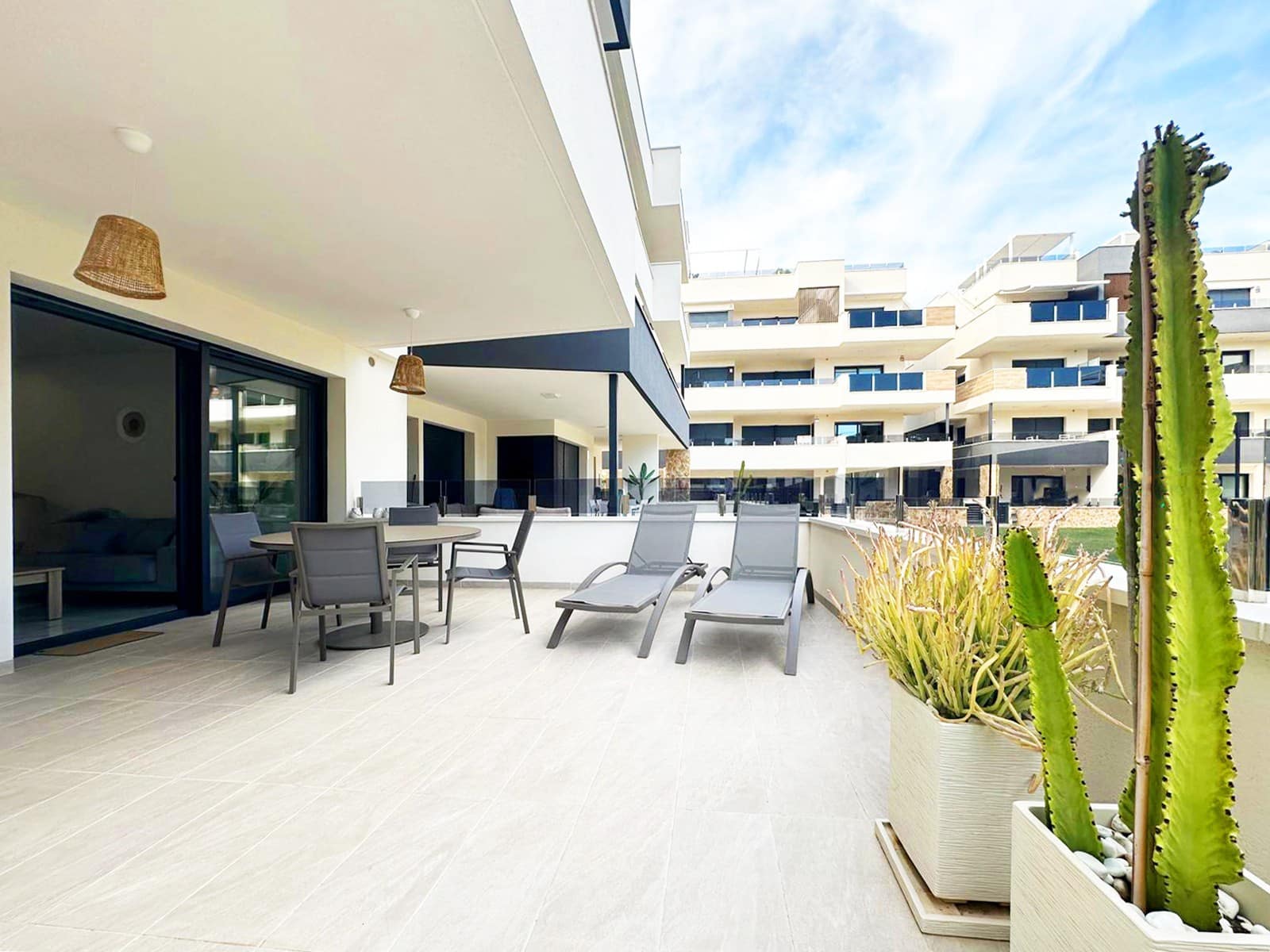 2 soverom Leilighet til salgs i Torrevieja med svømmebasseng garasje - € 279 000 (Ref: 8871633)