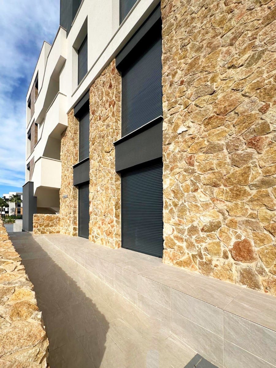 2 soverom Leilighet til salgs i Torrevieja med svømmebasseng garasje - € 279 000 (Ref: 8871633)