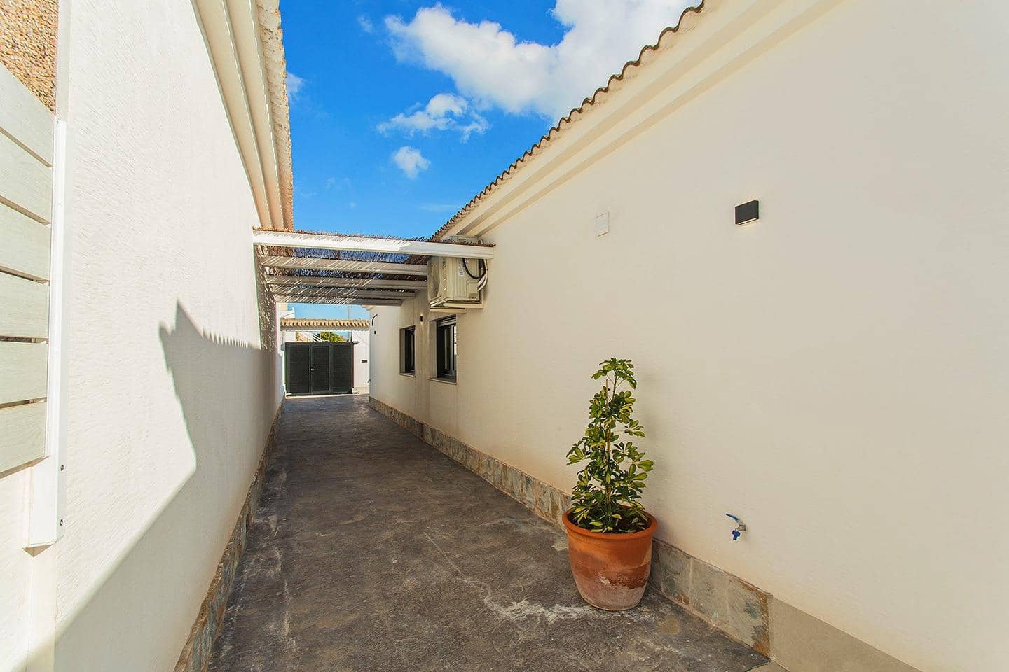 2 soveværelse Byhus til salg i Torrevieja med swimmingpool - € 499.000 (Ref: 8871705)