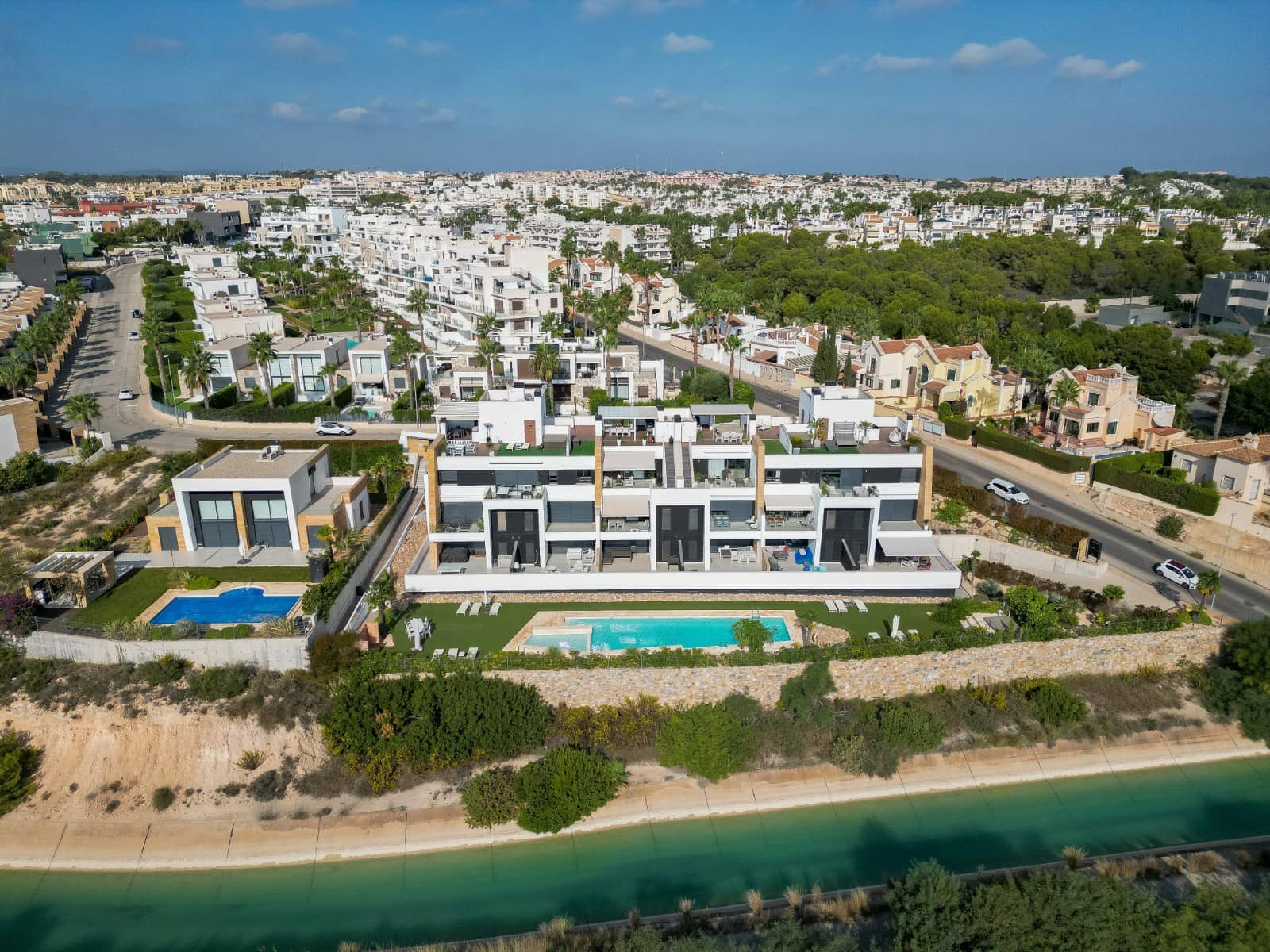 3 sypialnia Penthouse na sprzedaż w Orihuela Costa z basenem garażem - 498 000 € (Ref: 8871763)