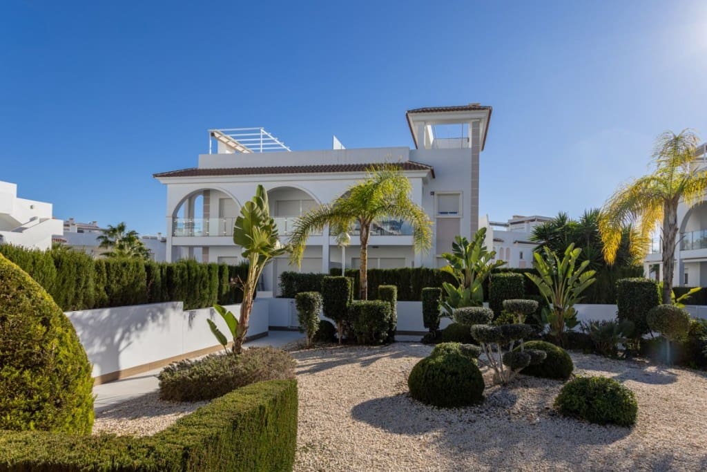 2 bedroom Penthouse for sale in Ciudad Quesada with pool - € 299,900 (Ref: 8871939)