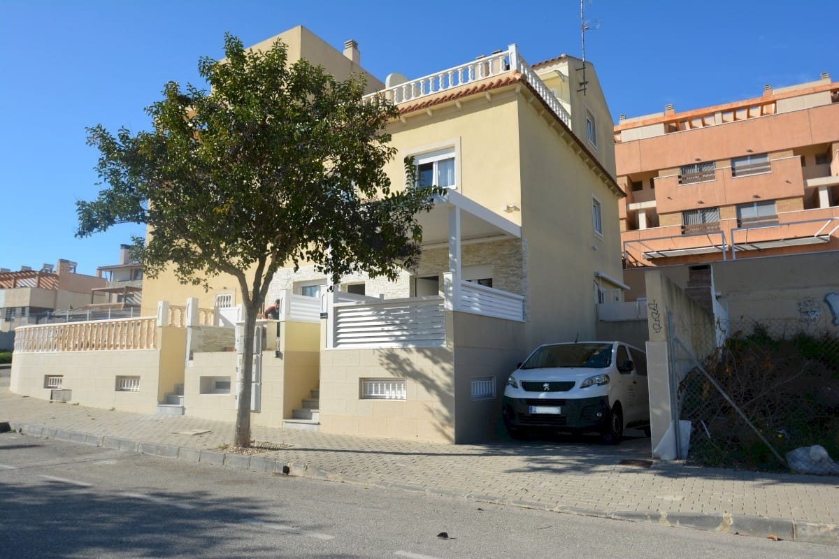 3 soveværelse Byhus til salg i Guardamar del Segura med garage - € 299.000 (Ref: 8871993)