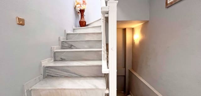 4 quarto Moradia para venda em La Zenia, Orihuela com piscina - 399 990 € (Ref: 8872101)