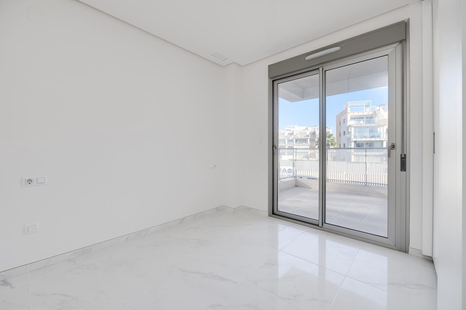 2 Zimmer Apartment zu verkaufen in Orihuela Costa mit Pool Garage - 275.000 € (Ref: 8872111)