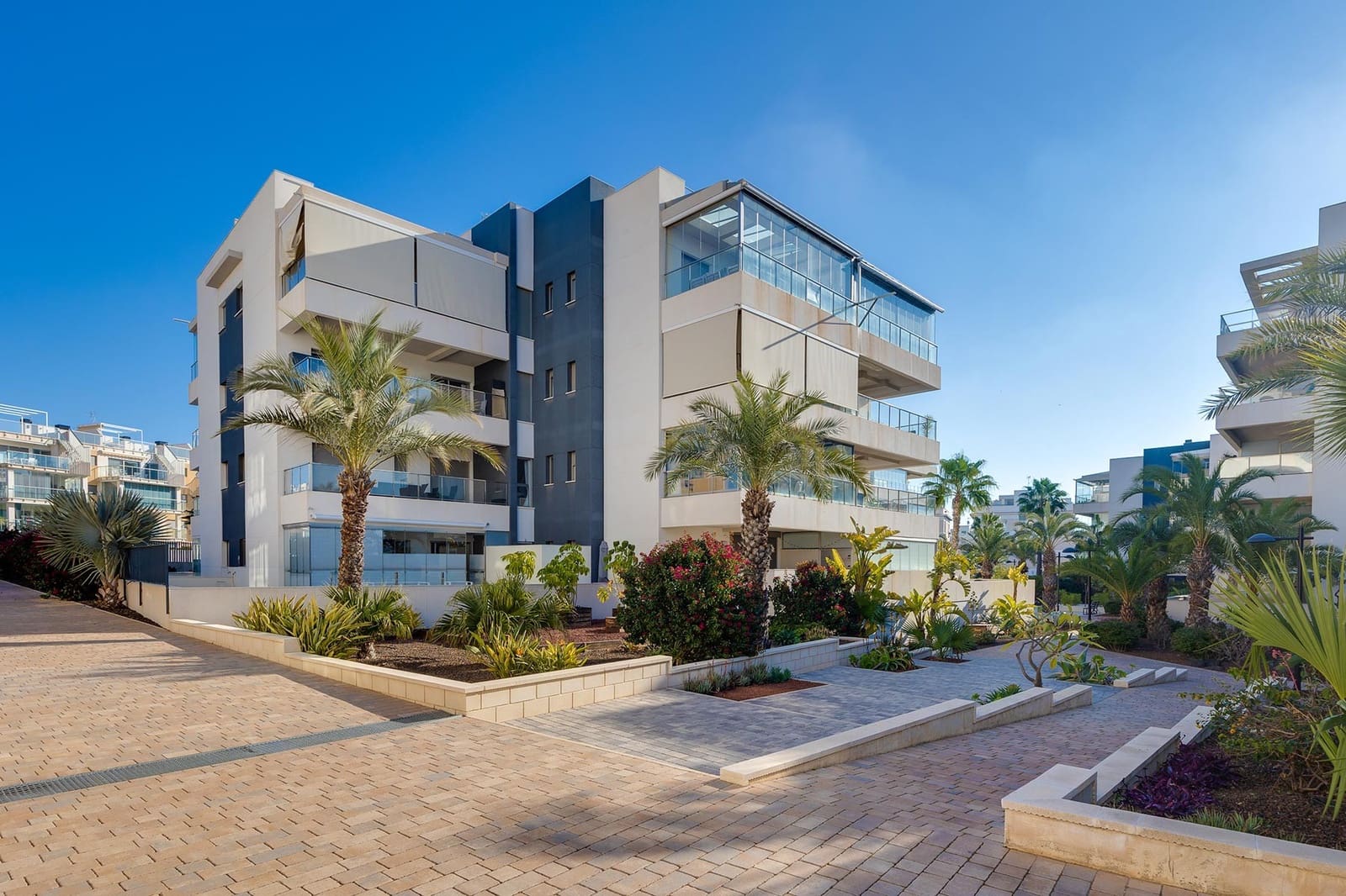 2 Zimmer Apartment zu verkaufen in Orihuela Costa mit Pool Garage - 275.000 € (Ref: 8872111)