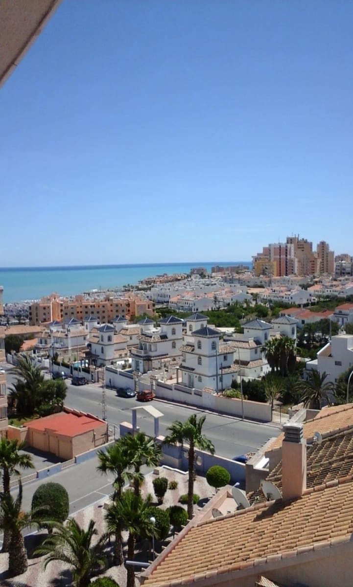2 soveværelse Penthouse til salg i Torrevieja med swimmingpool - € 350.000 (Ref: 8872138)