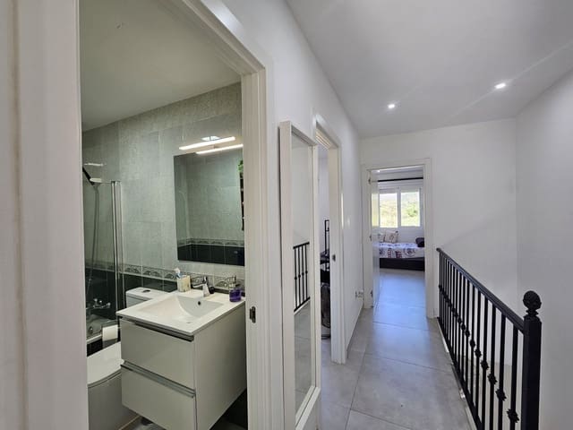 3 sypialnia Dom na sprzedaż w Zona Calvario, Estepona z basenem garażem - 355 000 € (Ref: 8872142)