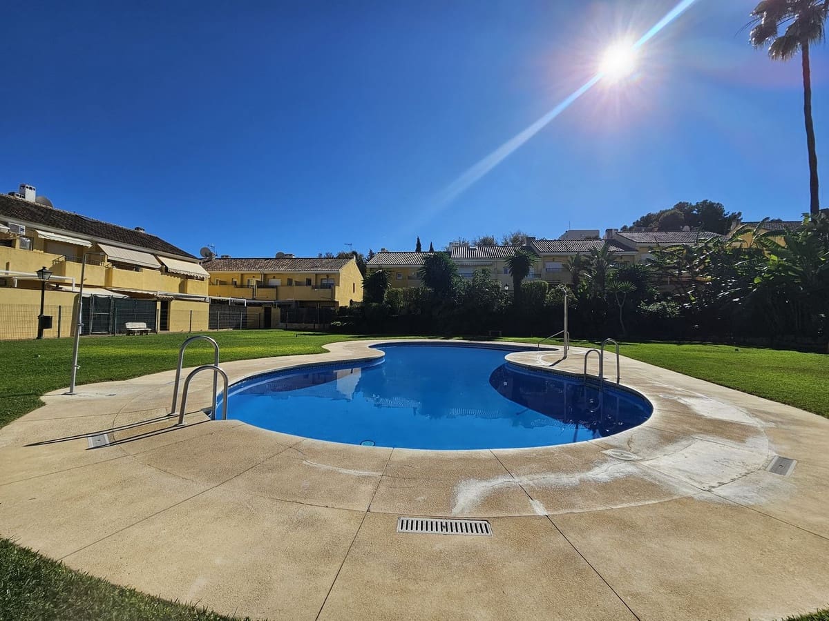 Casa de 3 habitaciones en Estepona en venta con piscina garaje - 375.000 € (Ref: 8872142)