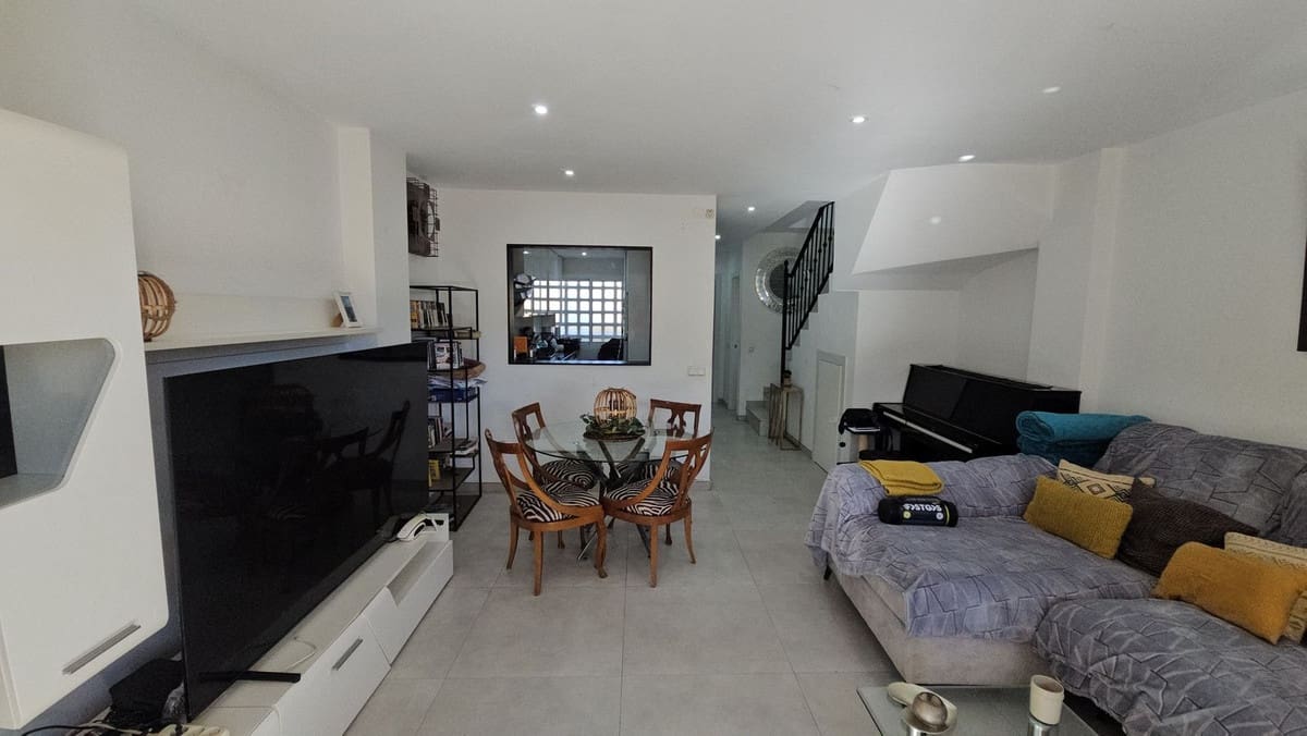 Casa de 3 habitaciones en Estepona en venta con piscina garaje - 375.000 € (Ref: 8872142)