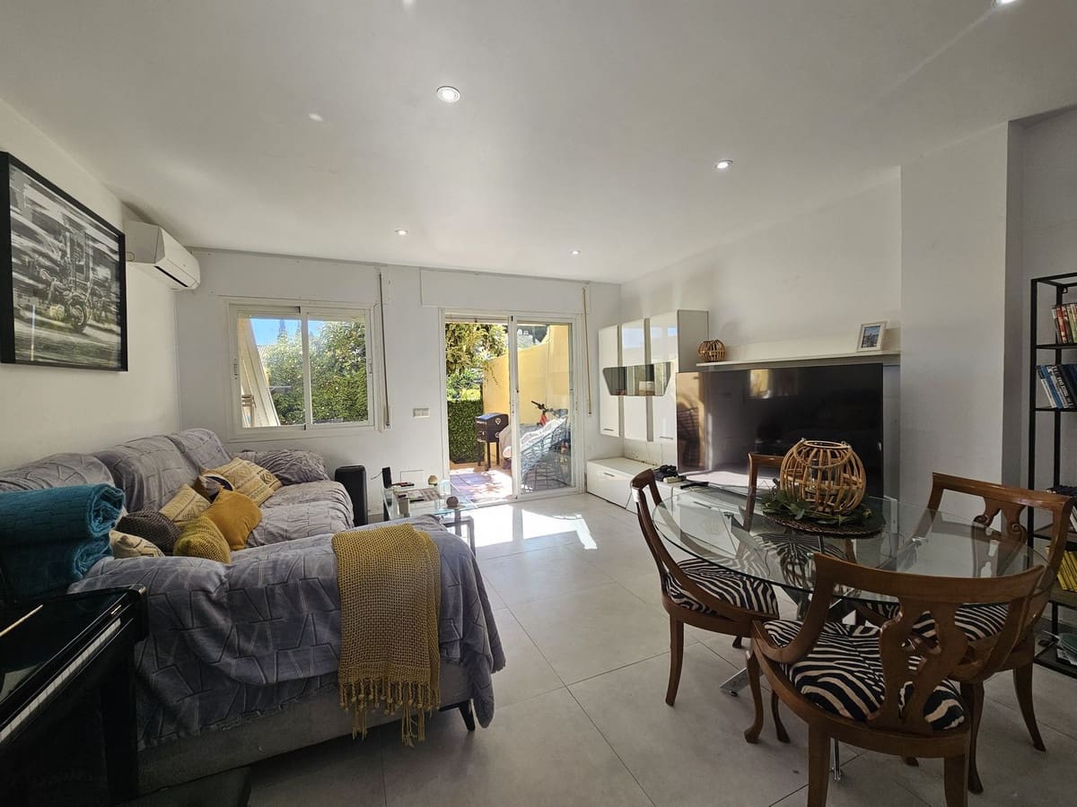 Casa de 3 habitaciones en Estepona en venta con piscina garaje - 375.000 € (Ref: 8872142)
