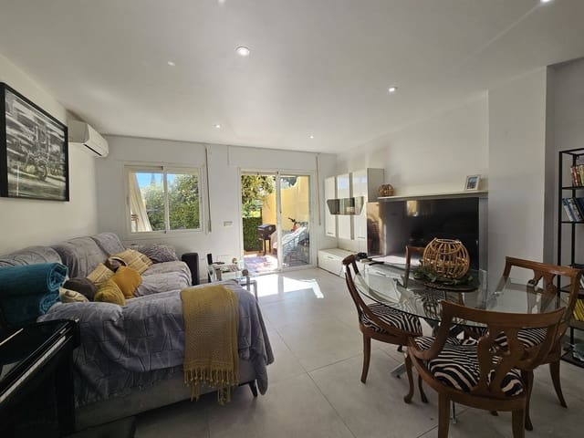 3 soveværelse Byhus til salg i Centro, Estepona med swimmingpool garage - € 375.000 (Ref: 8872142)