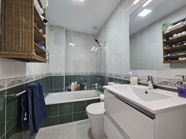3 soveværelse Byhus til salg i Centro, Estepona med swimmingpool garage - € 375.000 (Ref: 8872142)