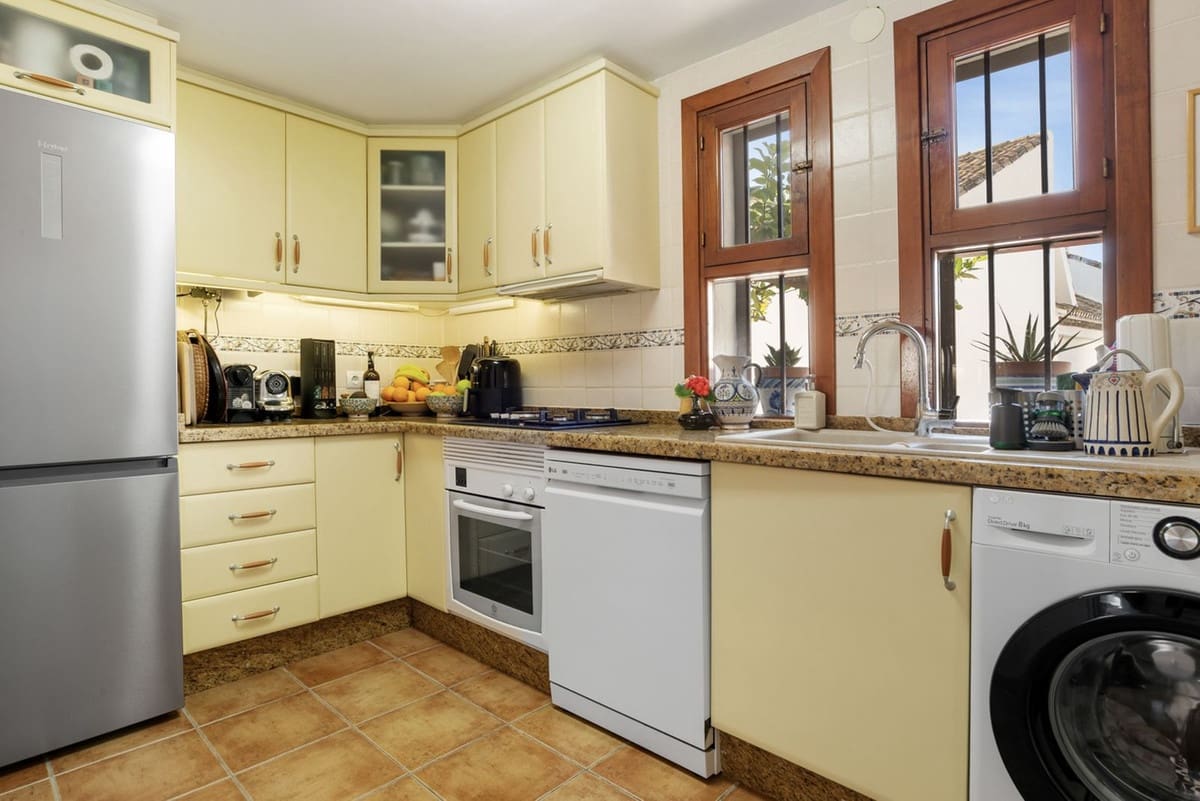 3 quarto Casa em Banda para venda em Estepona - 495 000 € (Ref: 8872176)