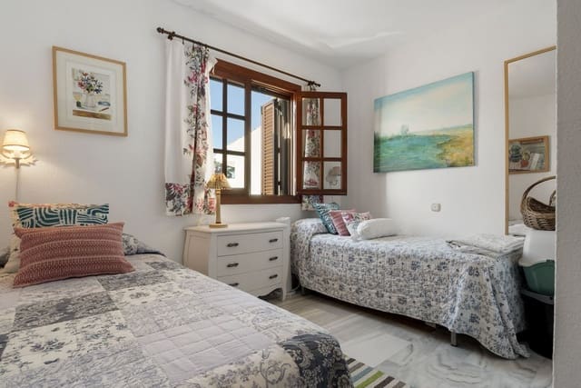Casa de 3 habitaciones en Cancelada, Estepona en venta con piscina - 495.000 € (Ref: 8872176)
