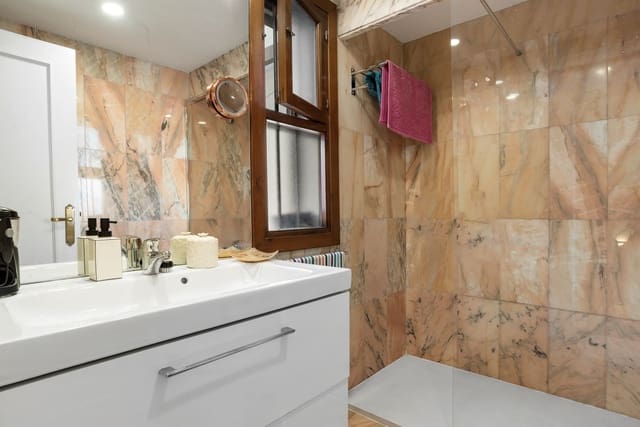 Casa de 3 habitaciones en Cancelada, Estepona en venta con piscina - 495.000 € (Ref: 8872176)