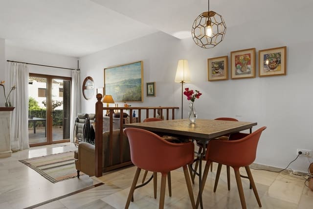 3 bedroom Villa for sale in El Velerín, Estepona with pool - € 495,000 (Ref: 8872176)
