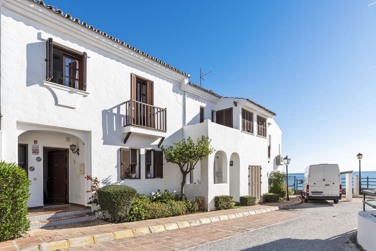3 bedroom Villa for sale in New Golden Mile with pool - € 495,000 (Ref: 8872176)