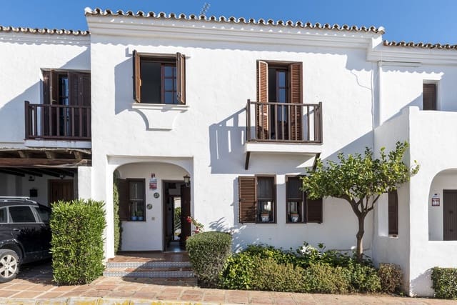 3 bedroom Villa for sale in El Velerín, Estepona with pool - € 495,000 (Ref: 8872176)