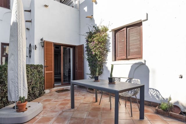 3 bedroom Villa for sale in El Velerín, Estepona with pool - € 495,000 (Ref: 8872176)