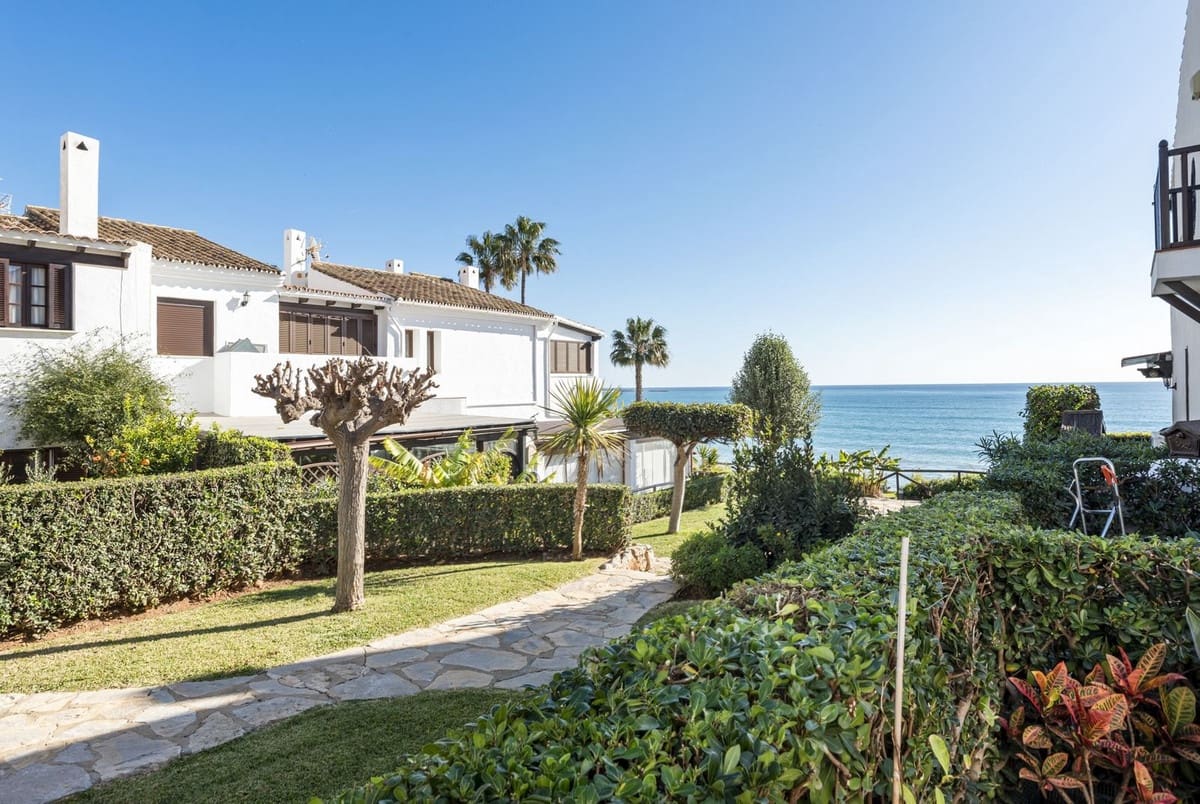 3 bedroom Villa for sale in New Golden Mile with pool - € 495,000 (Ref: 8872176)