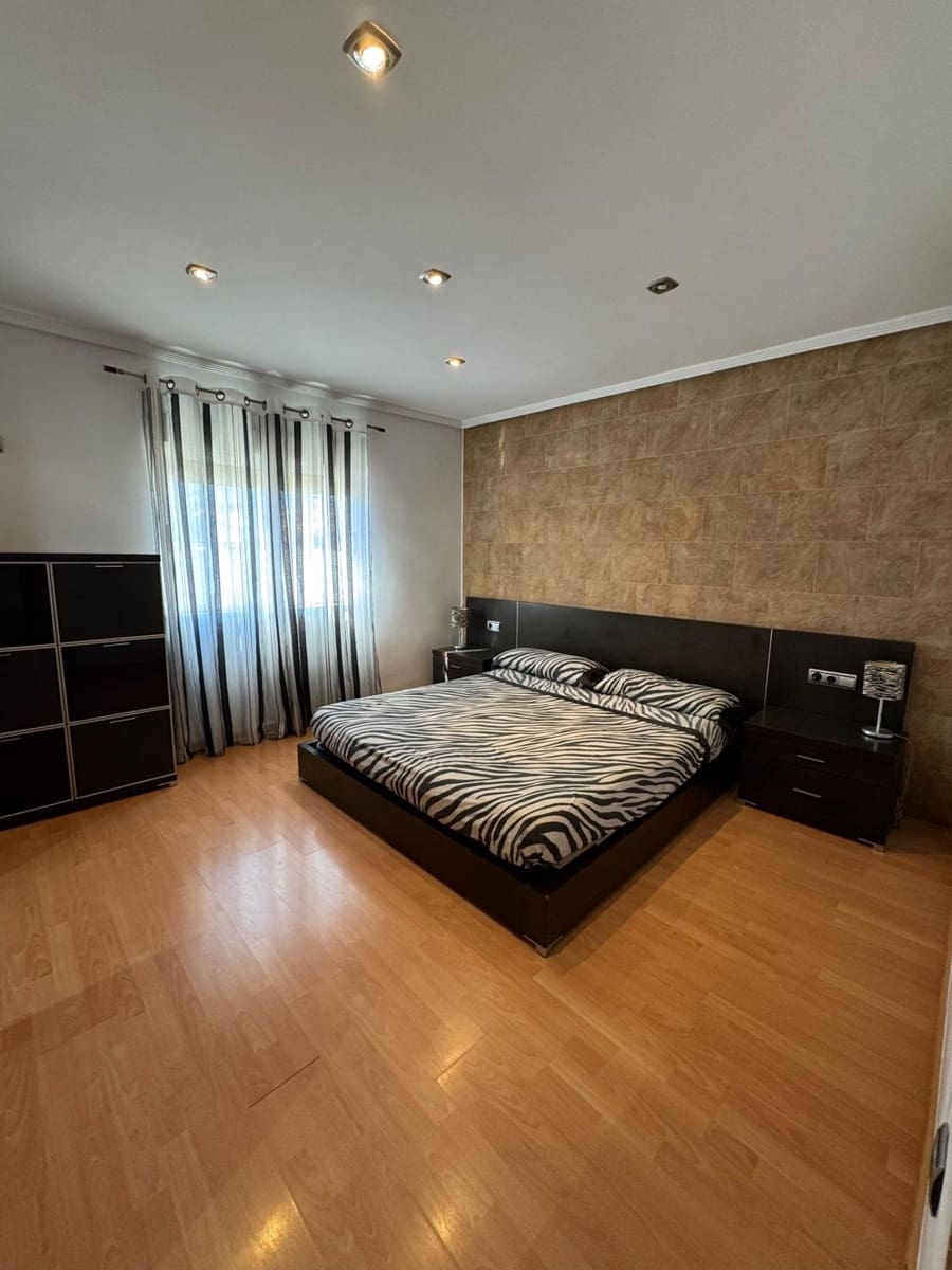 3 chambre Villa/Maison à vendre à Torrevieja avec piscine garage - 385 000 € (Ref: 8872202)