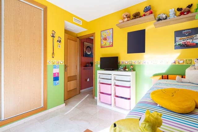 3 soveværelse Byhus til salg i Cancelada, Estepona med garage - € 485.000 (Ref: 8872227)