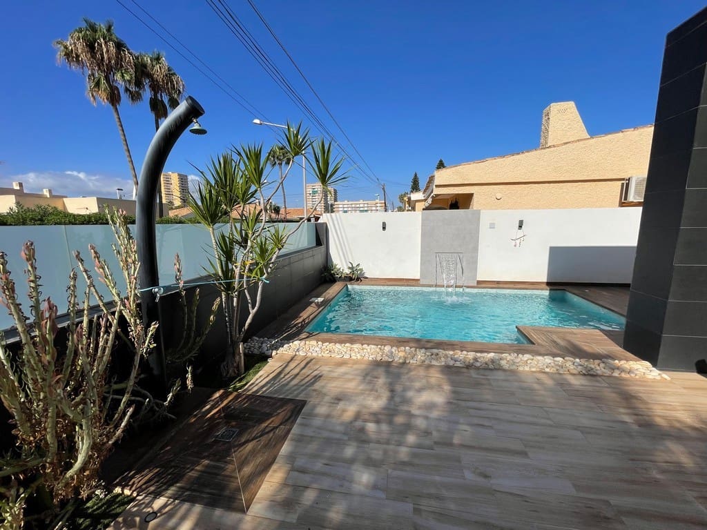 6 makuuhuone Huvila myytävänä paikassa Mar de Cristal mukana uima-altaan - 676 000 € (Ref: 8872245)