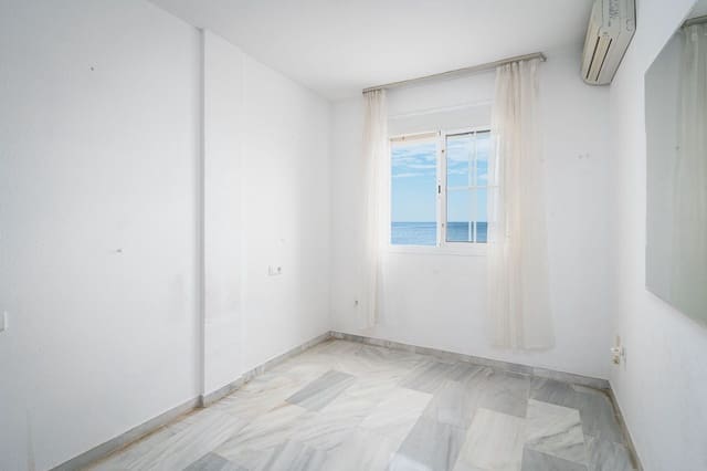 2 makuuhuone Ranta-asunto myytävänä paikassa San Luis de Sabinillas, Manilva mukana 
autotalli - 307 000 € (Ref: 8872291)