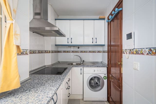 2 makuuhuone Ranta-asunto myytävänä paikassa San Luis de Sabinillas, Manilva mukana 
autotalli - 307 000 € (Ref: 8872291)