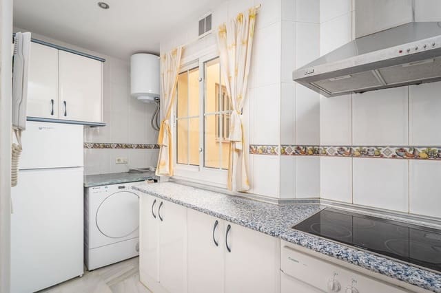2 makuuhuone Ranta-asunto myytävänä paikassa San Luis de Sabinillas, Manilva mukana 
autotalli - 307 000 € (Ref: 8872291)