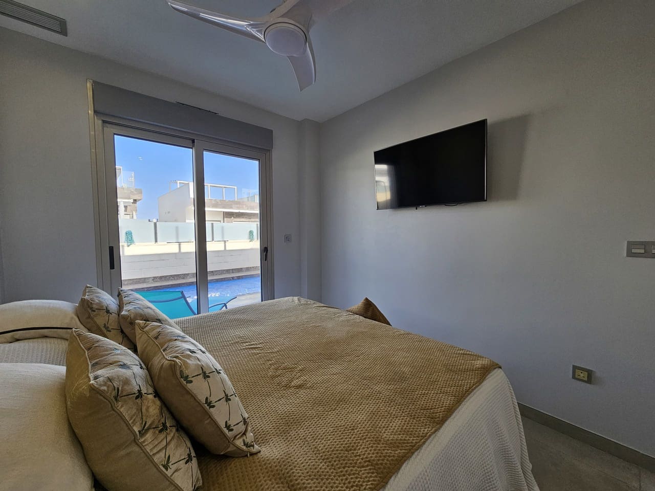 3 quarto Moradia para venda em Villamartin com garagem - 369 950 € (Ref: 8872318)