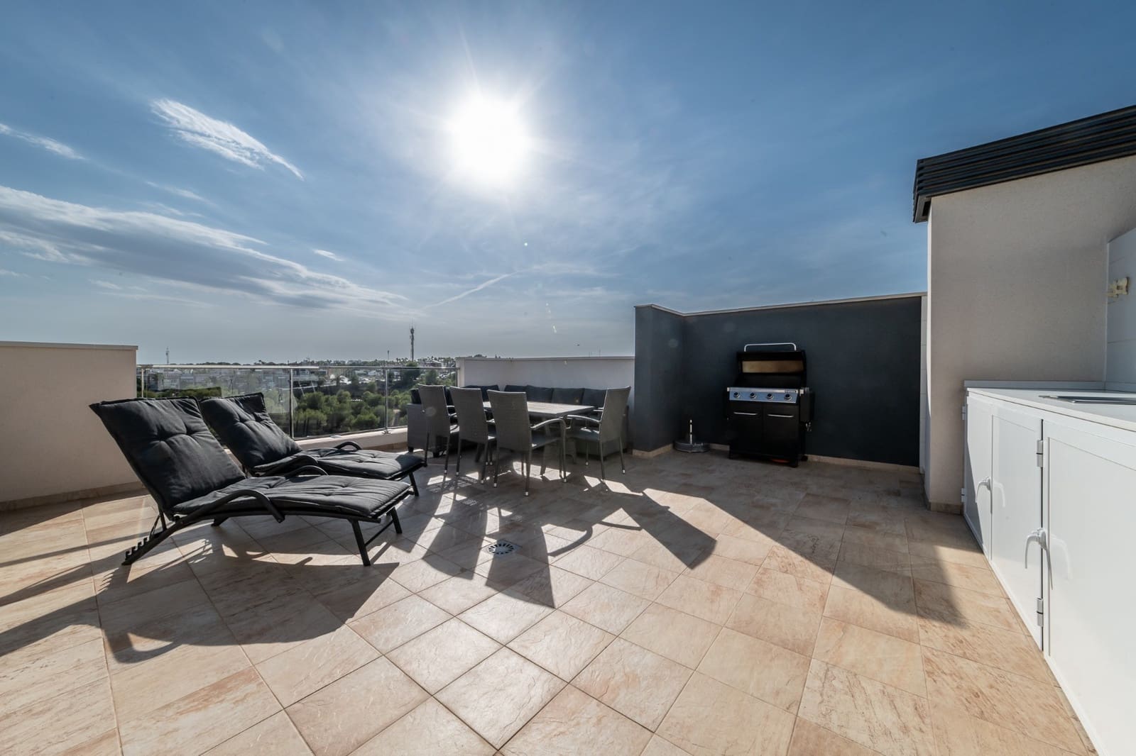 3 sypialnia Penthouse na sprzedaż w Orihuela Costa z basenem garażem - 339 000 € (Ref: 8872371)