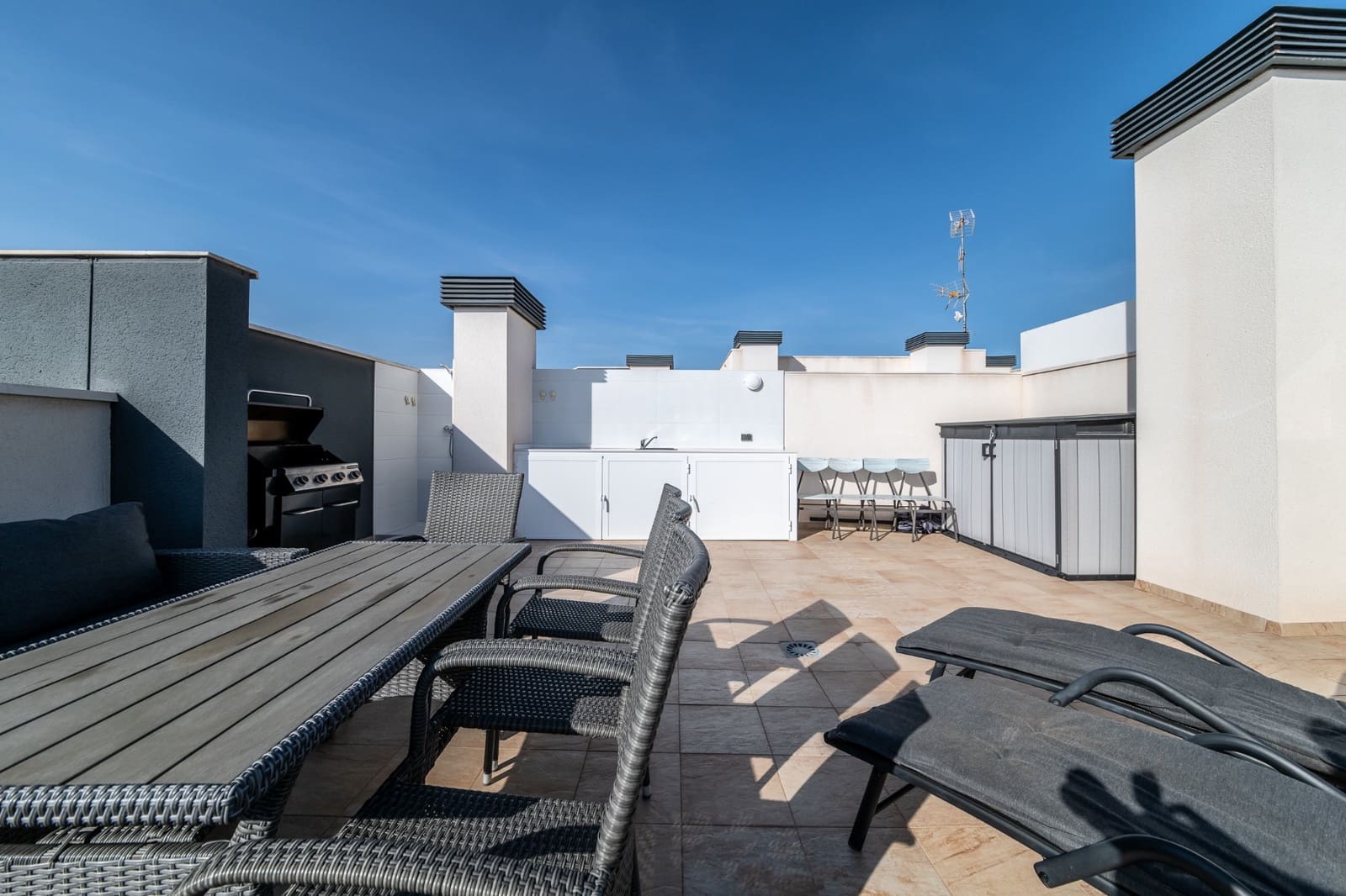 3 sypialnia Penthouse na sprzedaż w Orihuela Costa z basenem garażem - 339 000 € (Ref: 8872371)