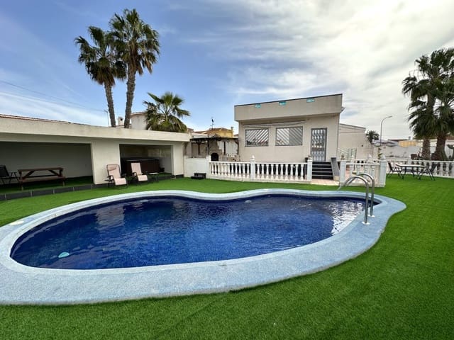 Chalet de 3 habitaciones en Ciudad Quesada, Rojales en venta con piscina - 549.950 € (Ref: 8872440)