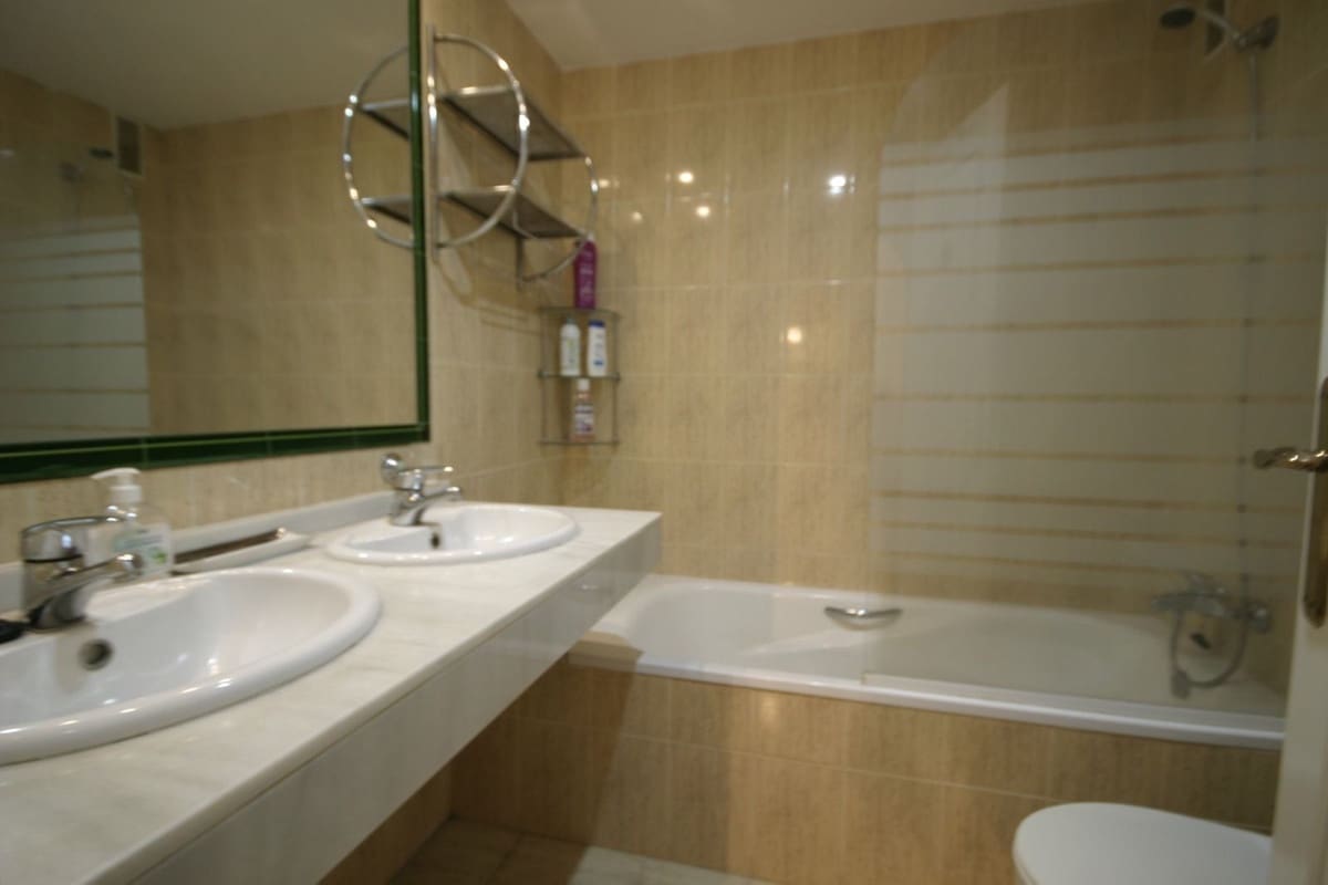 2 soveværelse Lejlighed til salg i Calahonda - € 245.000 (Ref: 8872520)