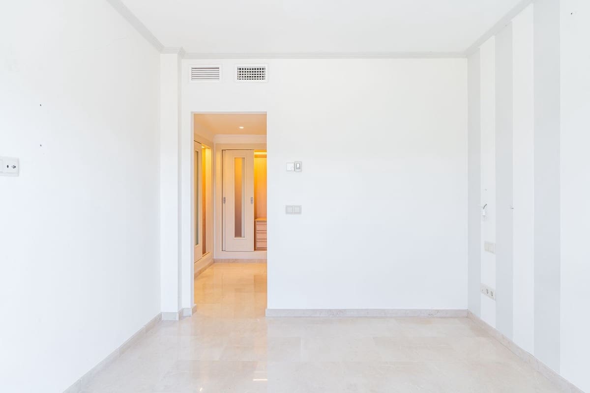 Chalet de 3 habitaciones en Manilva en venta con piscina - 435.000 € (Ref: 8872527)