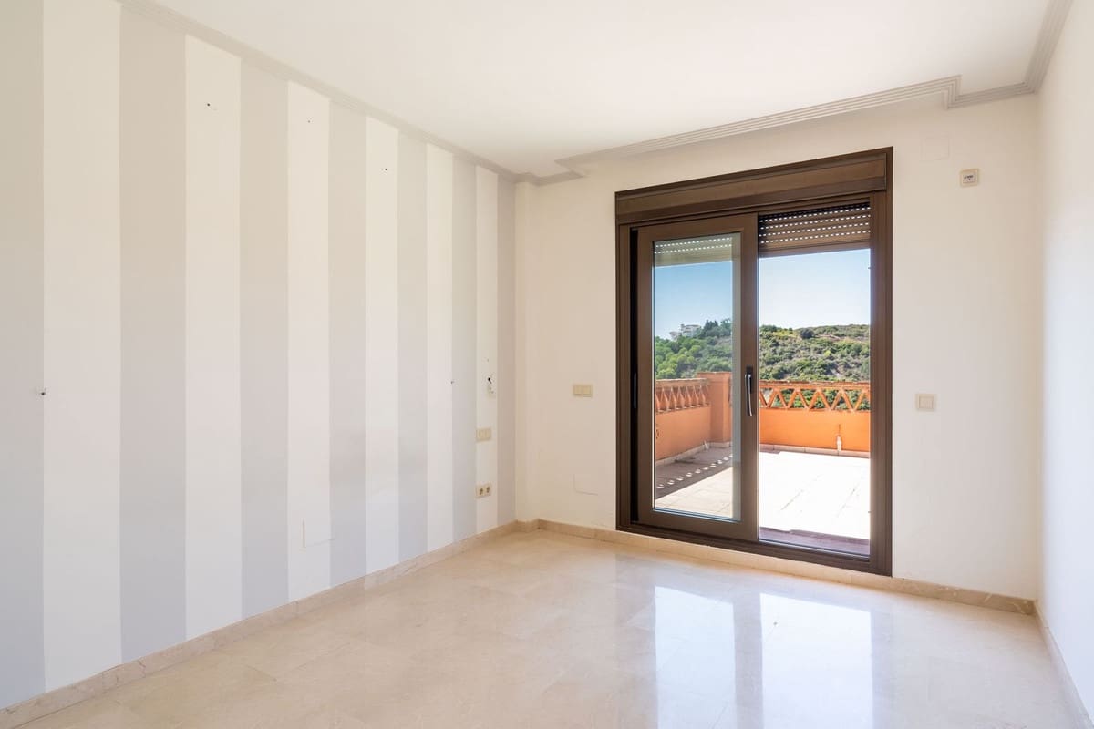 Chalet de 3 habitaciones en Manilva en venta con piscina - 435.000 € (Ref: 8872527)