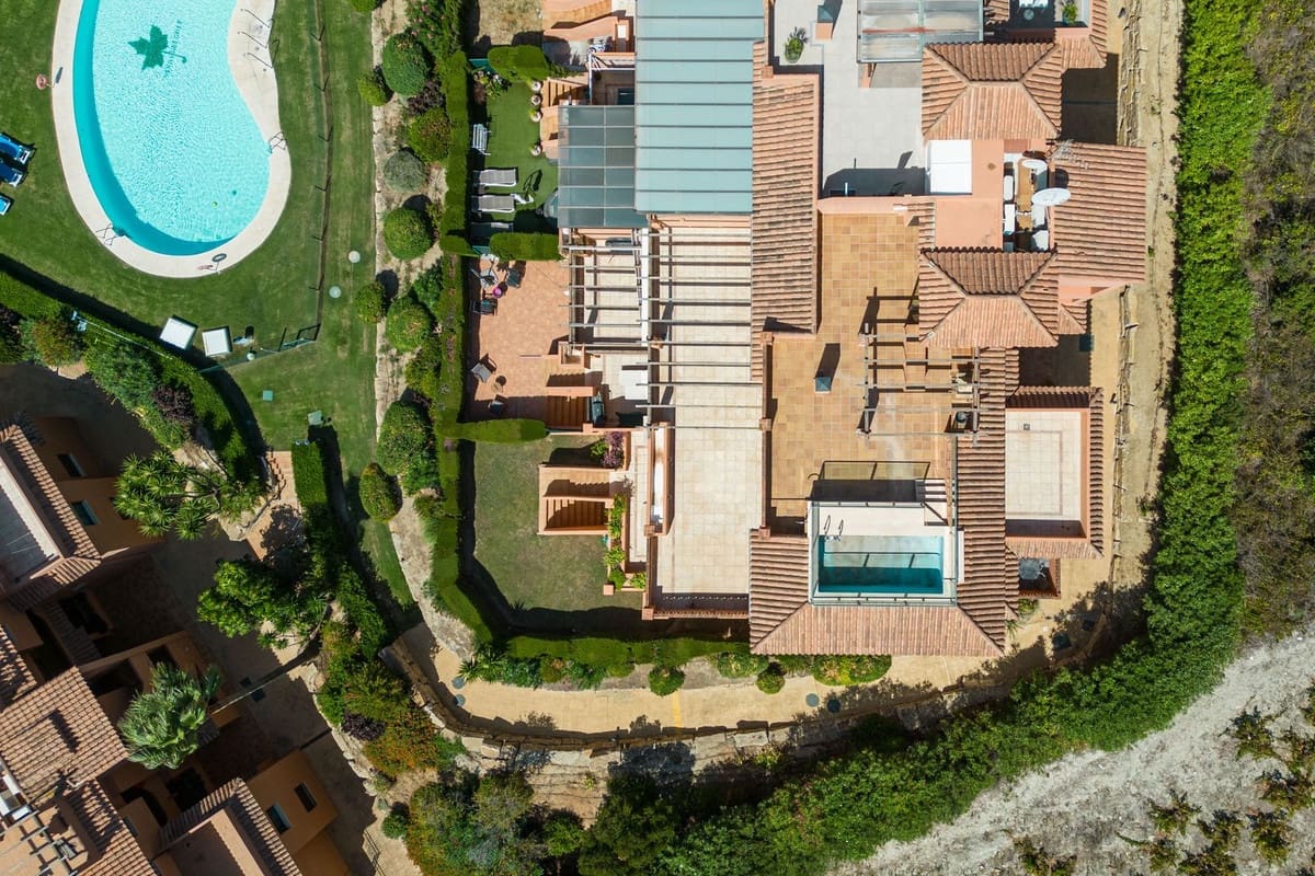 Chalet de 3 habitaciones en Manilva en venta con piscina - 435.000 € (Ref: 8872527)
