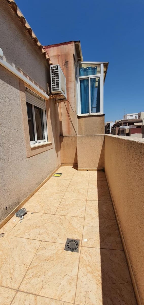 Ático de 2 habitaciones en Torrevieja en venta con piscina - 136.500 € (Ref: 8872561)