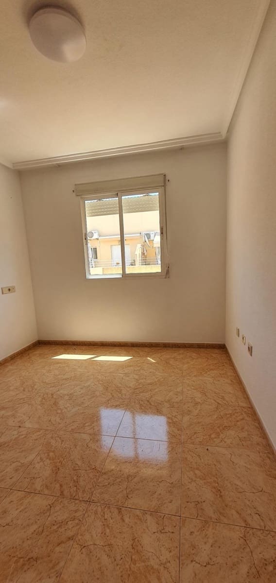 Ático de 2 habitaciones en Torrevieja en venta con piscina - 136.500 € (Ref: 8872561)